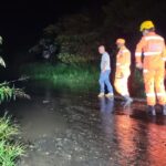 Córrego transborda e assusta motoristas na MGC-154 em Ituiutaba