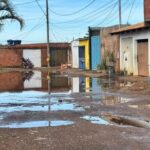 Chuva alaga vias e água invade casas na região leste de Uberlândia