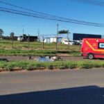 Homem morre após bater moto na traseira de caminhão no Distrito Industrial de Uberlândia