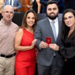 Advogado Gabriel Silva Queiroz recebe a carteira da OAB/GO