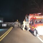 Bombeiros resgatem vítima presa às ferragens na MG-154 em Ituiutaba