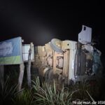 Motorista morre após caminhão com carga de carne bovina tombar na BR-364 em Campina Verde