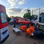 Acidente entre caminhão e motocicleta deixa mulher gravemente ferida em Ituiutaba