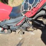 Motociclista e passageiro ficam feridos após queda de veículo na BR-365