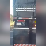 Carreta com placas tampadas por fita isolante é apreendida na MGC-497 em Uberlândia