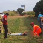 Passageiro sem cinto é arremessado após capotamento na MG-223, em Araguari