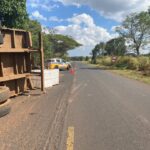 Caminhão tomba na MGC-497 em Honorópolis