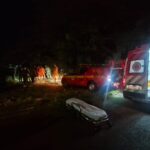 Suspeito de fugir da PM é resgatado pelos bombeiros após cair em córrego de difícil acesso em Uberlândia