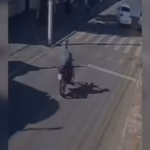 Vídeo: Adolescente pega moto escondido do pai e morre após bater na traseira de carro em MG