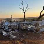 Motorista morre carbonizado após carreta carregada com óleo vegetal tombar na BR-153 em MG