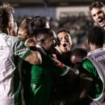 Uberlândia vence CSA fora de casa e garante acesso à Série C após 23 anos