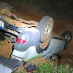 Caminhonete capota após tentar evitar colisão com carreta na LMG-503, em Uberlândia