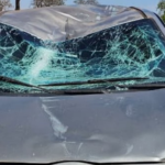 Caixa-d’água se desprende de caminhão e atinge carro na MGC-497, em Iturama