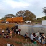 Ônibus que ia de Minas para SP tomba no Triângulo Mineiro e deixa 7 feridos