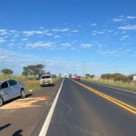 Carro capota após colisão e deixa motorista ferido na LMG-503, em Uberlândia