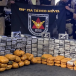 PM apreende cerca de 300 barras de cocaína e maconha em carreta na MGC-497, em Uberlândia